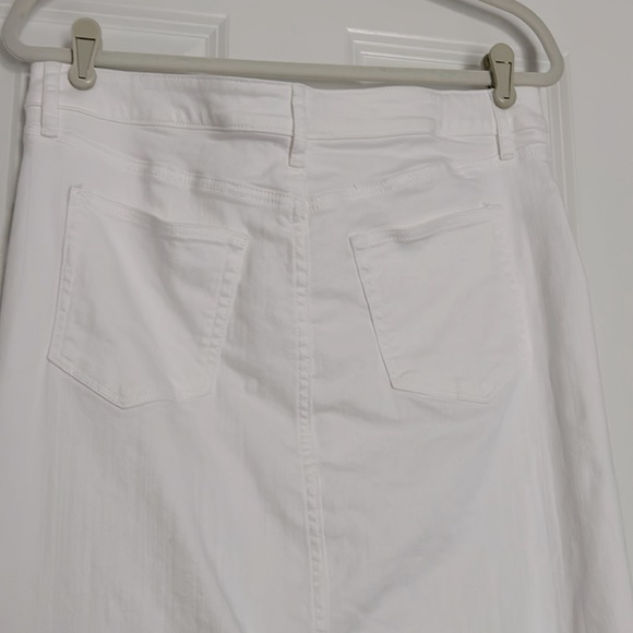 LOFT Women's White Denim Skirt Size 10 - Picture 4 of 5